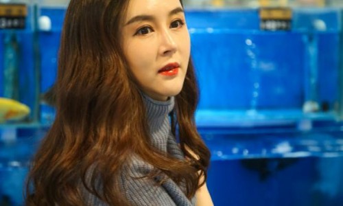 刘竞现身某购物中心 诚挚如初寻找真实自我
