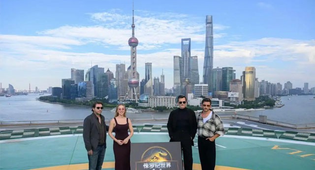 斯嘉丽.约翰逊空降上海 侏罗纪宇宙开启新纪元