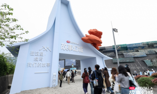 成龙、刘诗诗亮相峨眉山，小红书第二届REDGALA圆满落幕